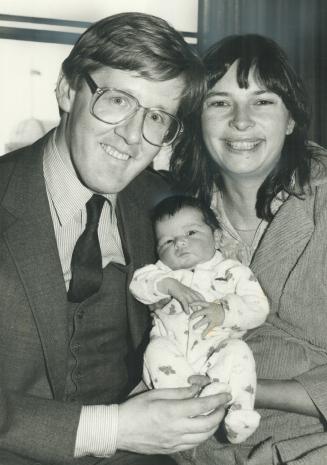 Meet Eleanor Rae. Ontario NDP leader Bob Rae and his wife Arlene Perly show off their new baby Eleanor Grace, born at Toronto General Hospital Monday.(...)