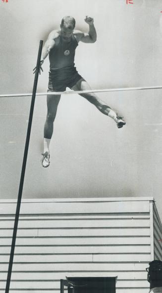 Bob Raftis soars over bar with ease at North York meet