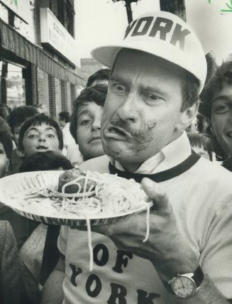 Mayor takes it on the chin. All the thanks York Mayor Alan Tonks got yesterday after winning a spaghetti and meatball race, sponsored by the Oakwood-R(...)