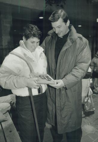 Visit from a master. Former Soviet goaltending great Vladislav Tretiak makes a special visit to meet with Canadian Women's team goalie Cathy Phillips,(...)