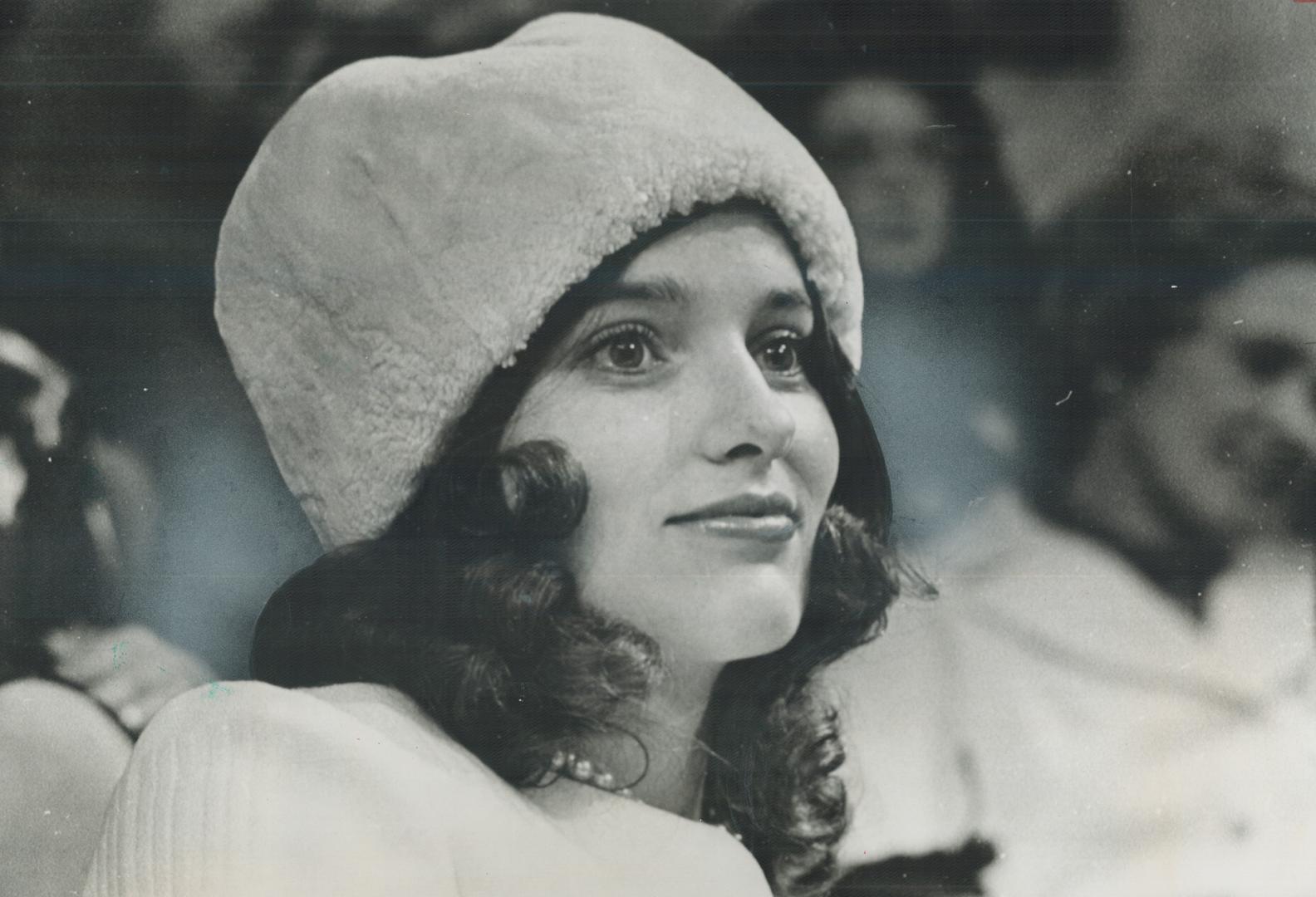 Margaret Trudeau at opening. The wife of Prime Minister Pierre Trudeau, 23-year-old Margaret, sits smiling in the Senate visitors' gallery today durin(...)