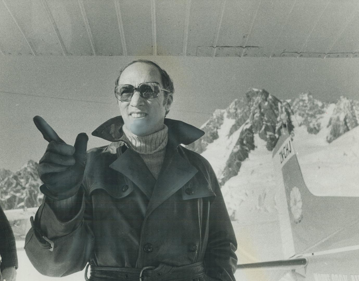 In a range of contrasts, the tour of Prime Minister Pierre Trudeau through the South Pacific has carried him from the snow-capped mountains of New Zea(...)