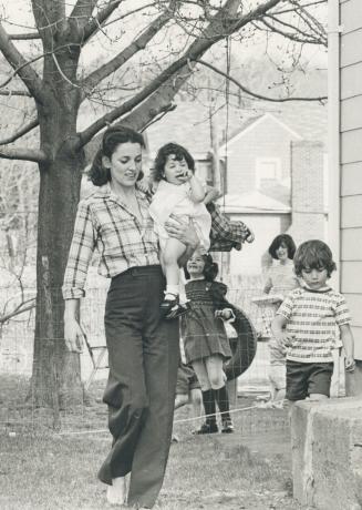 Margaret Trudeau with friends girl in her arm and Justin at right