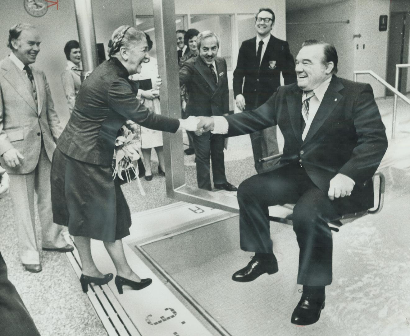 Whipper Watson pool opens. Opening the Whipper Watson therapeutic pool in the new addition to York Country Hospital in Newmarket, Lieutenant-Governor (...)