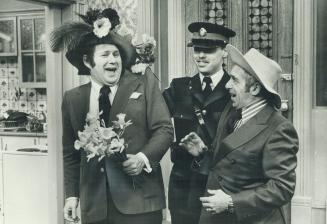 It fits! Al Waxman, (left) star of The King of Kensington, and CBC sportcaster Fred Sgambati seem to be headed to the pokey with Metro police constabl(...)