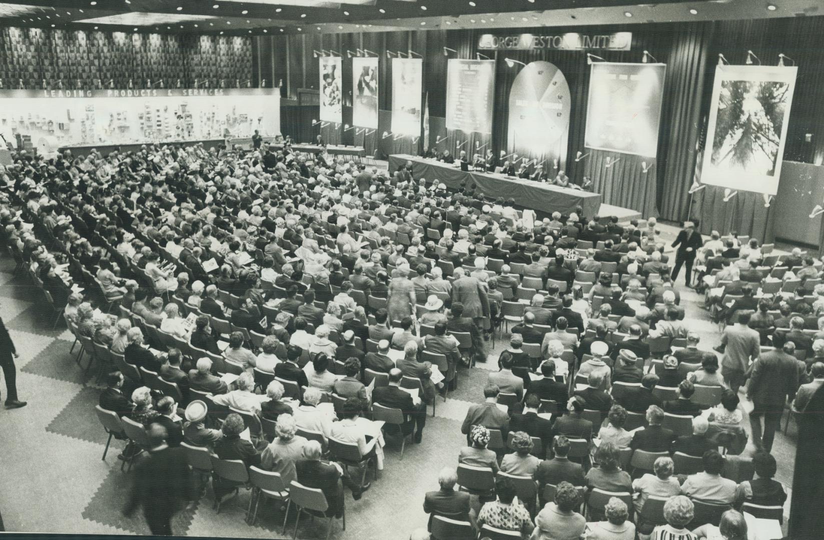 Happy shareholders crowded into Royal York's largest meeting room yesterday for the annual meeting of food con erate George Weston Co. They heard W. G(...)