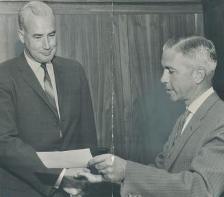 Olympians get a $5,000 boost. Jim Worrall (left), president of Canadian Olympic Association, receives cheque for $5,000 from Metro Chairman Wm. Allen (...)