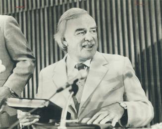 John Robarts, former premier of Ontario, says local government in Metro has become too confusing for ordinary voters to understand. His long-awaited r(...)