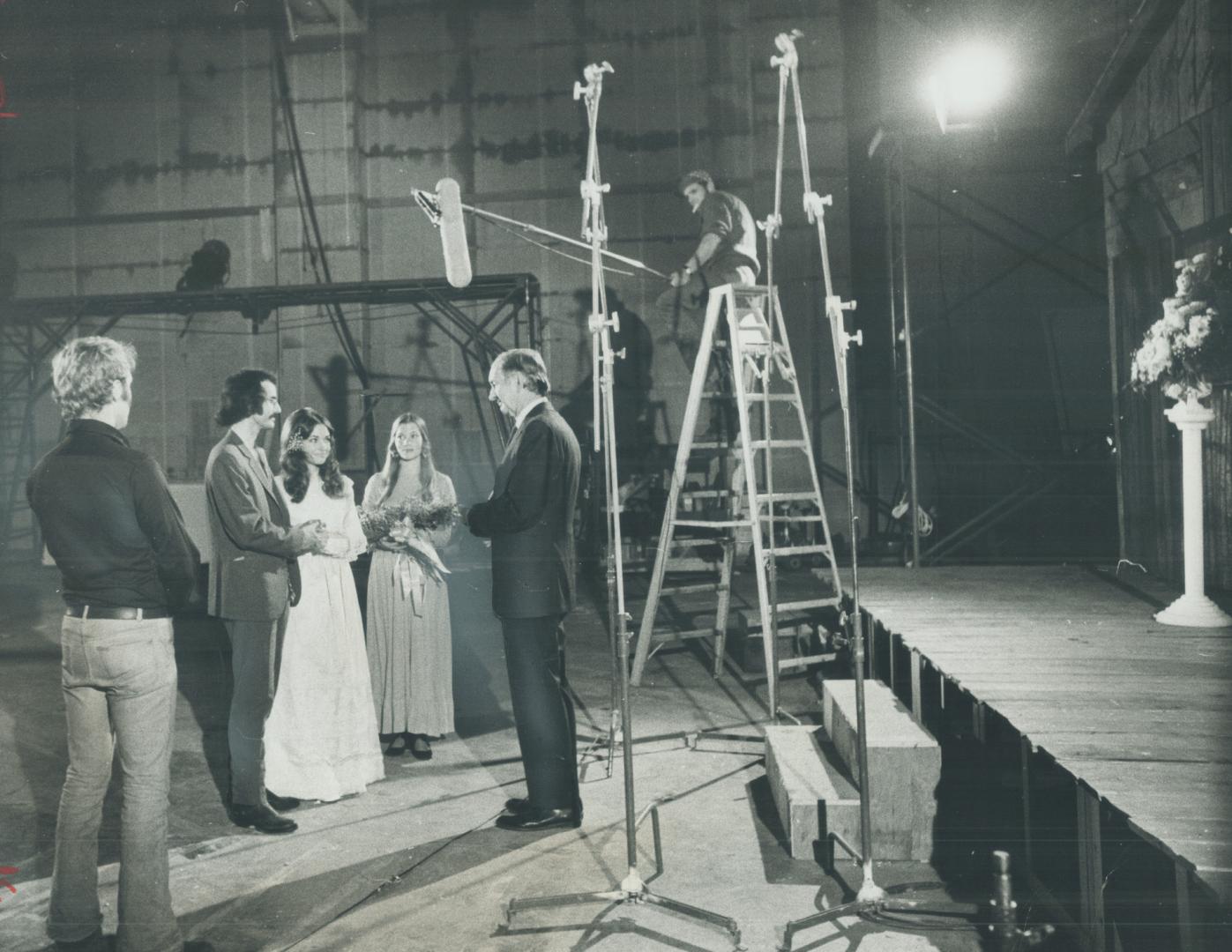 A Chapel in the studio. A movie set at Studio City in Kleinburg was unique setting last week for marriage of Nancy-Belle Fuller to David Robertson, pr(...)