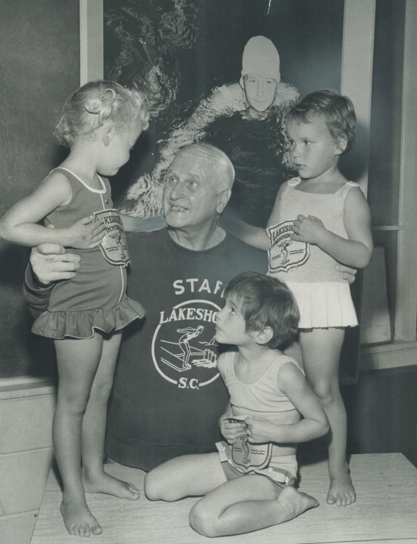 Water Babies get their badges. Mellissa Jacobson, Debra Bell and Tammy Heaney, all 3 years old, receive badges from Gus Ryder of Lakeshore Swim Club. (...)