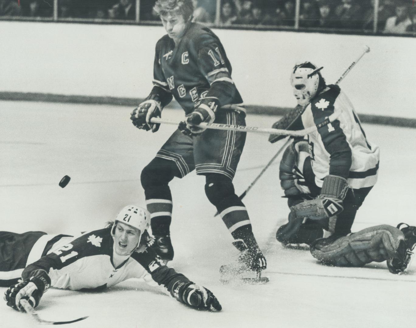 Maple Leafs' defenceman Borje Salming (21) goes sprawling in an attempt to clear a bouncing puck during Leafs' 7-3 win over New York Rangers at Garden(...)