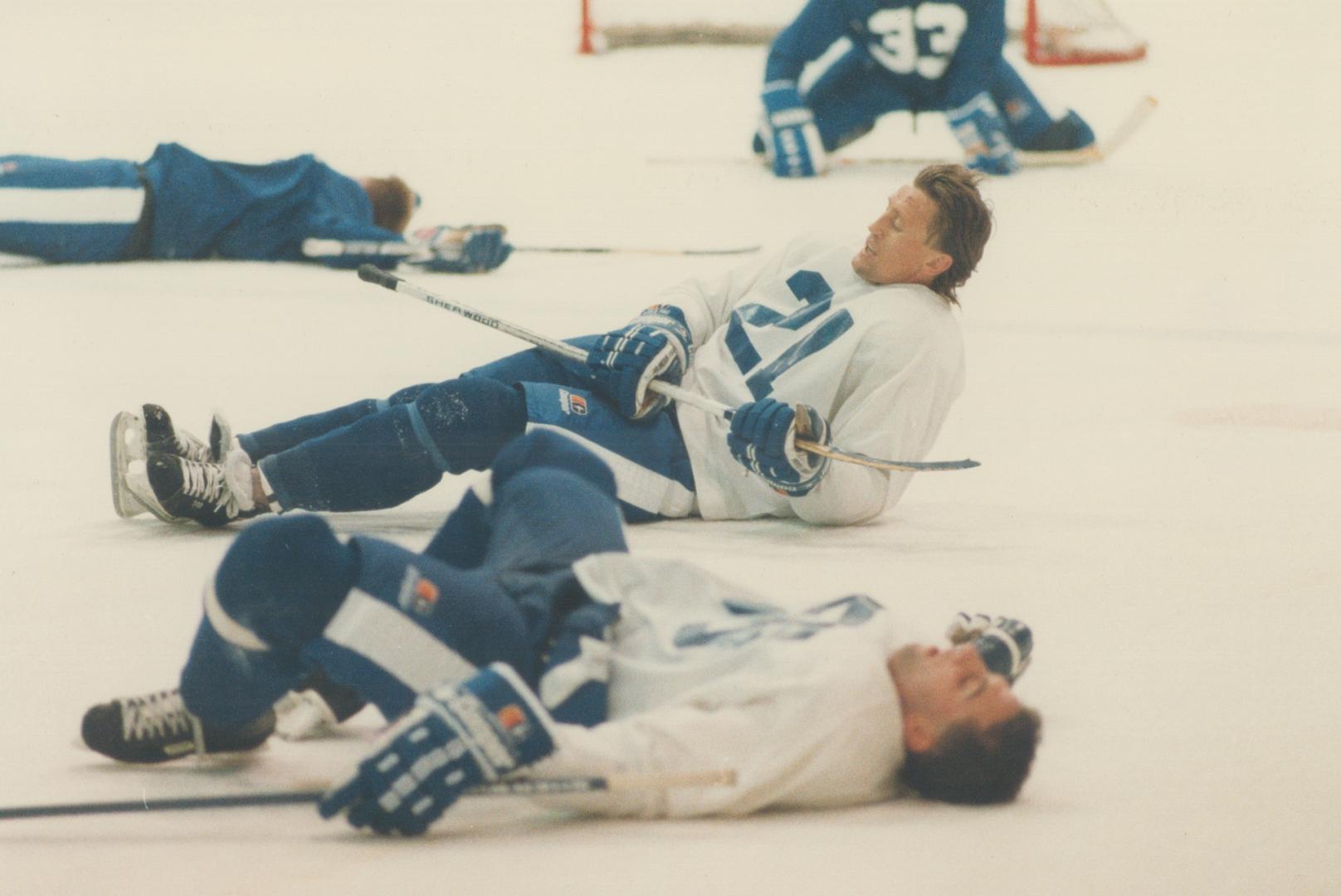 No more calisthenics, please! Veteran defenceman Borje Salming (21) and some other Leaf hopefuls get a breather from coach John Brophy's torture sessi(...)