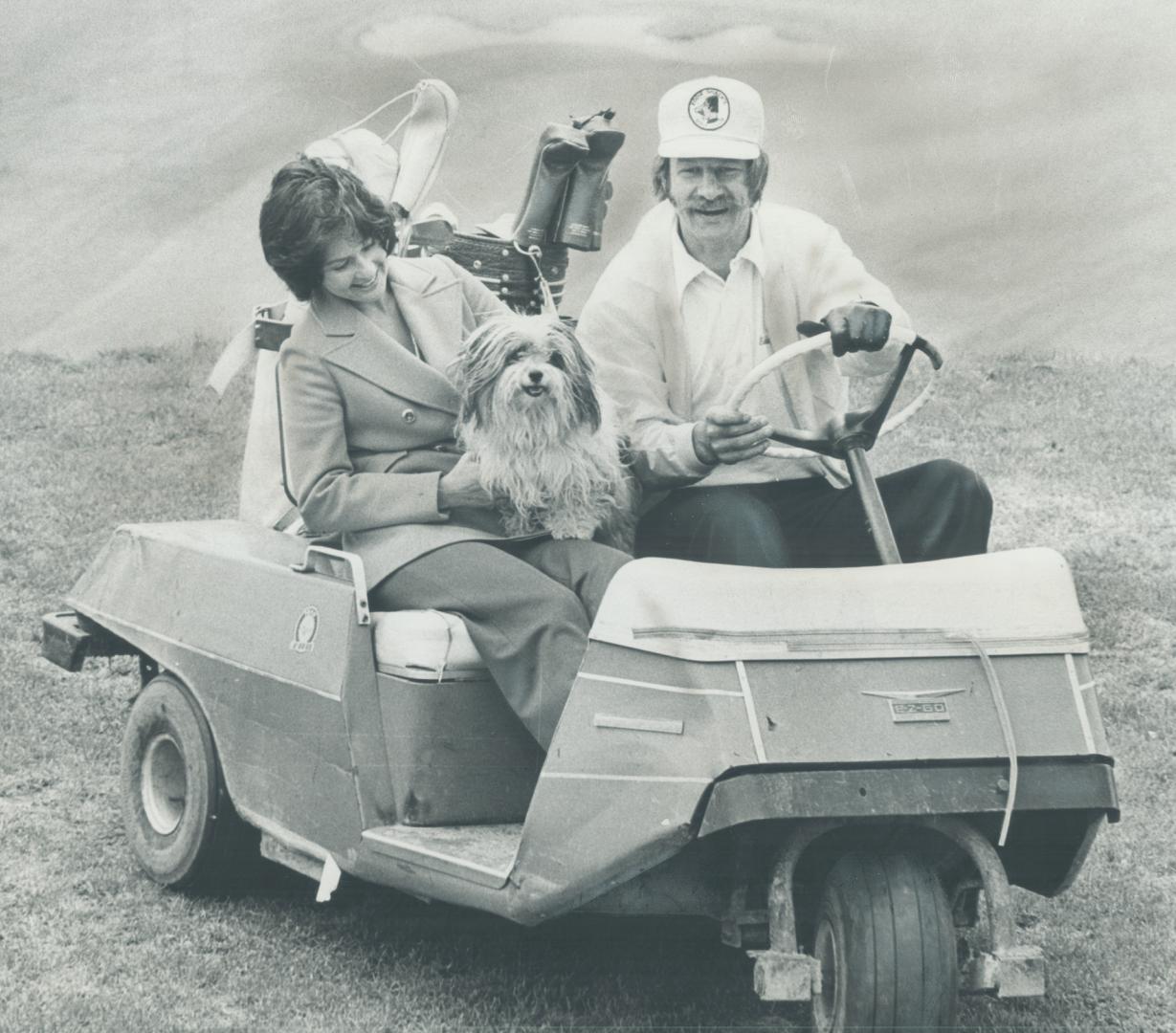 Maple Leaf hockey player Eddie Shack can't entertain the fans at the Gardens with his fancy skating in the summer but he can dash around his golf cour(...)