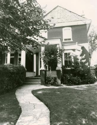 Melbourne Avenue, north side, between Elm Grove Avenue and Cowan Avenue, Toronto, Ontario