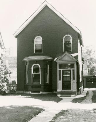 Melbourne Avenue, south side, between Elm Grove Avenue and Cowan Avenue, Toronto, Ontario