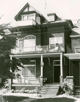 Melbourne Avenue, north side, between Elm Grove Avenue and Cowan Avenue, Toronto, Ontario