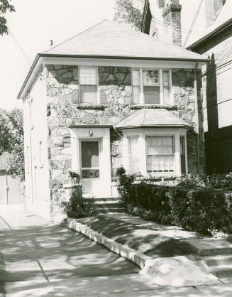 Melbourne Avenue, north side, between Gwynne Avenue and Elm Grove Avenue, Toronto, Ontario