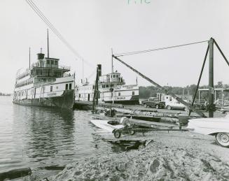 Gravenhurst lake boats now museum and restaurant