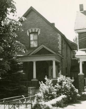 Gwynne Avenue, west side, between Melbourne Avenue and King Street West, Toronto, Ontario