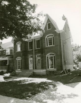 Gwynne Avenue, west side, between Melbourne Avenue and King Street West, Toronto, Ontario