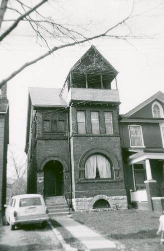 Melbourne Avenue, north side, between Elm Grove Avenue and Cowan Avenue, Toronto, Ontario