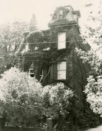 Gwynne Avenue, west side, between Melbourne Avenue and King Street West, Toronto, Ontario