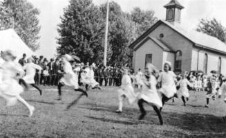 Girls racing