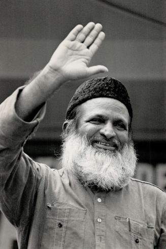 Pakistani Hero: Humanitarian Abdul Satta Edhi waves to crowd.