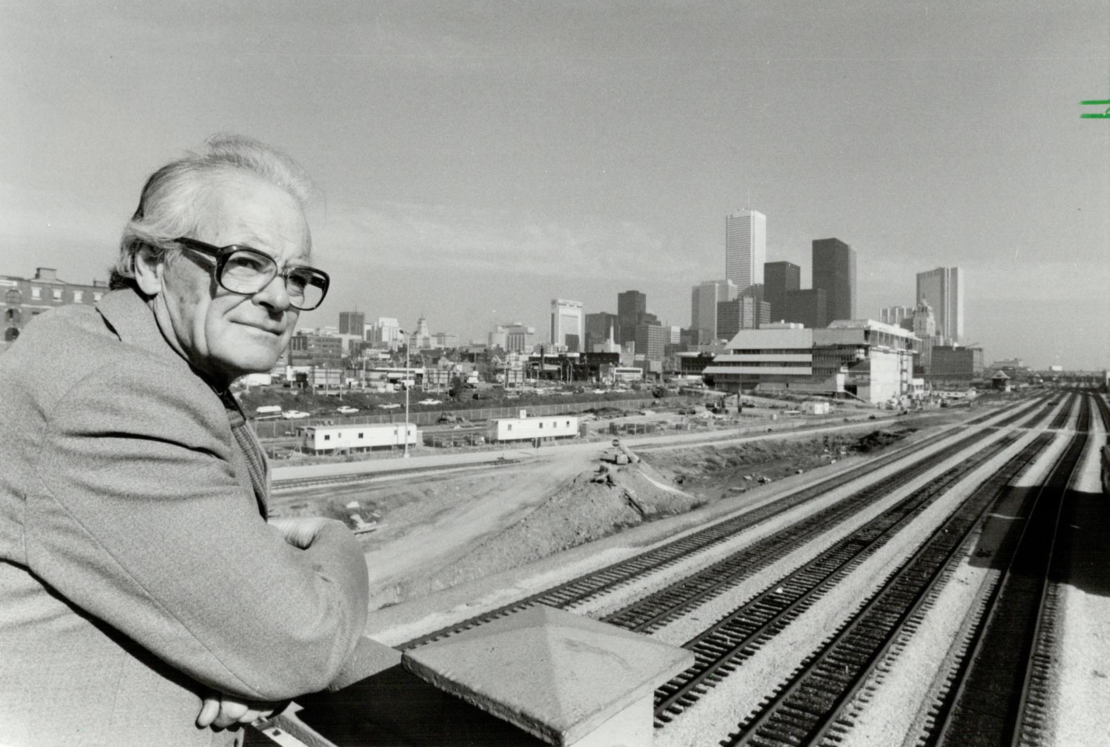 On the right track: Renowed architect Ralph Erskine of Sweden says Toronto's downtown and waterfront areas will undergo an exciting transformation by the year 2001. Where railways now divide city dwellers from the lake. Erskine sees gardens, housing, shops and theatres springing up over the next 20 years - adding new life to the city. But he wants that Metro's highrise suburbs could become ghettos.