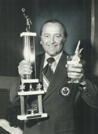 Fred Falkenburg shows off winning cocktail