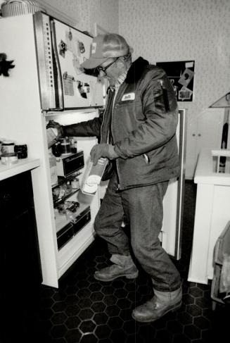 For 40 years Cec Goodman has been delivering milk in Rosedale and he's known some of his customers so long that if they forget to leave a note, he checks the fridge himself and gives them what they need