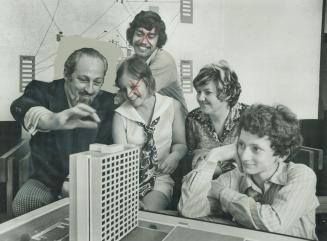 Michael Kusner, left, finds a touch of humor is excellent teaching aid. Students Mary Macaulay and Owen Henry certainly seem interested enough.