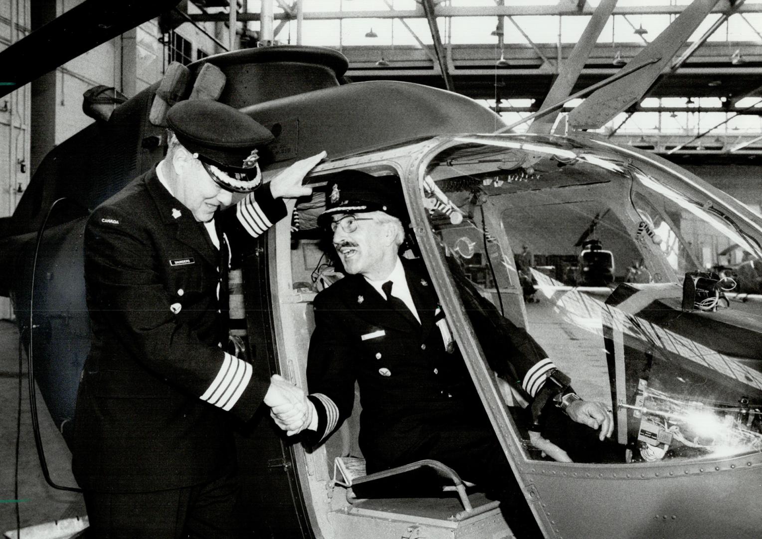 Air reserve command handed over, The new commander of Toronto's Air Reserve, Colonel Leslie Rowbottom, is welcomed at Canadian Forces Base Downsview with a handshake yesterday from retiring commander, Colonel Ernie Saunders