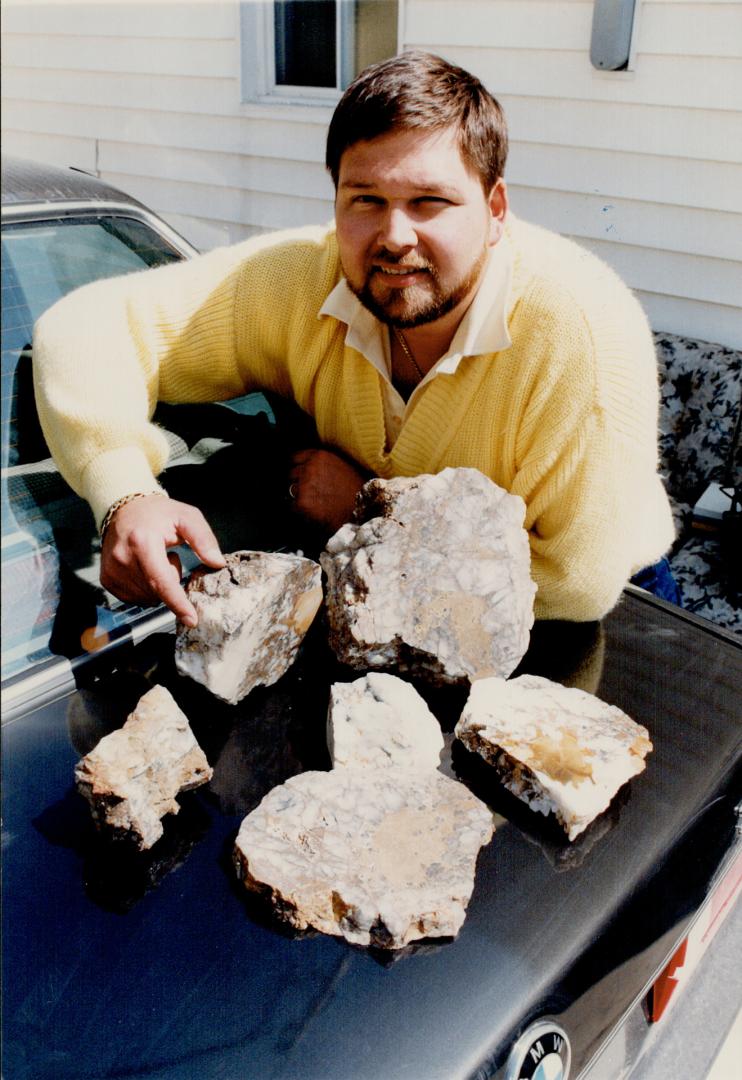 Robert Salna, a Richmond Hill mining engineer, opens a mine next week on the Caribbean island of Aruba, where he found chunks of quartz rich with gold veins