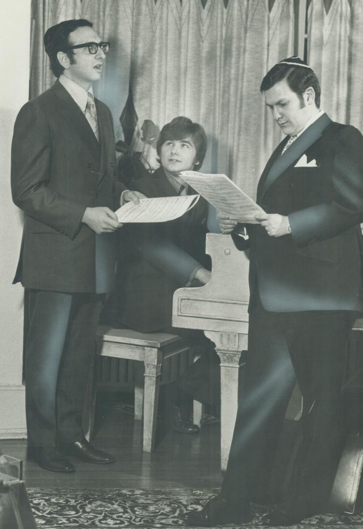 Cantor Paul Sheldon (right) listens carefully as Charles Weinberg sings to the accompaniment of Ron Tomarelli