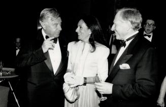 Above, Jerusalem's Mayor Teddy Kollek chats with Sandra Rotman, wearing a beige Giorgio Armani, and gala co-chairman Joseph Rotman.