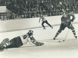 Mike Palmateer makes sensational diving poke check to thwart Guy Lafleur on second-period breakaway