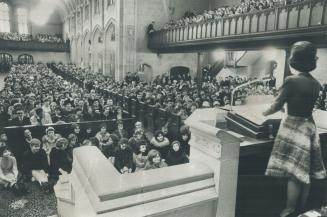 Packed pews in Yorkminster Park Baptist Church testify to the drawing power of Ann Landers, The Star's lovelorn columnist, as she spoke at a teenagers' temperance rally yesterday