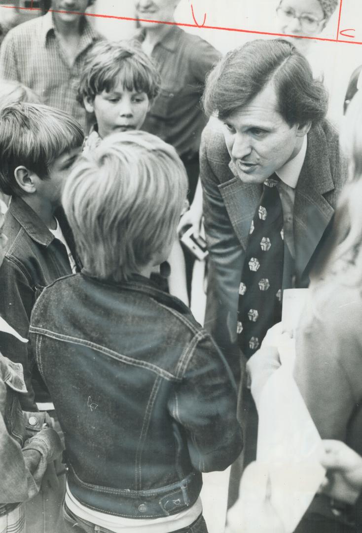 At mid-day stop in Richmond Hill yesterday, NDP Leader Stephen Lewis was questioned by several Grade 3 and 4 students from the town's Walter Scott Public School who were visiting party's offices at same time