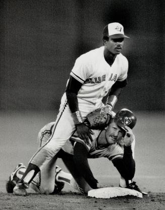 Peek a boo: Brewers' Robin Yount broke up a Nelson Liriano double play try last night and emerged with tip of the hat.