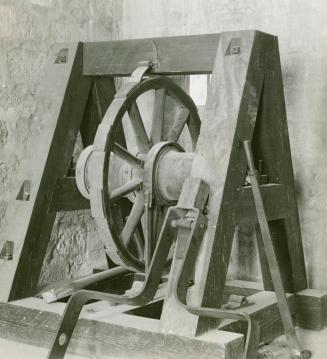 Winch mechanism used to open gate at Fort Henry