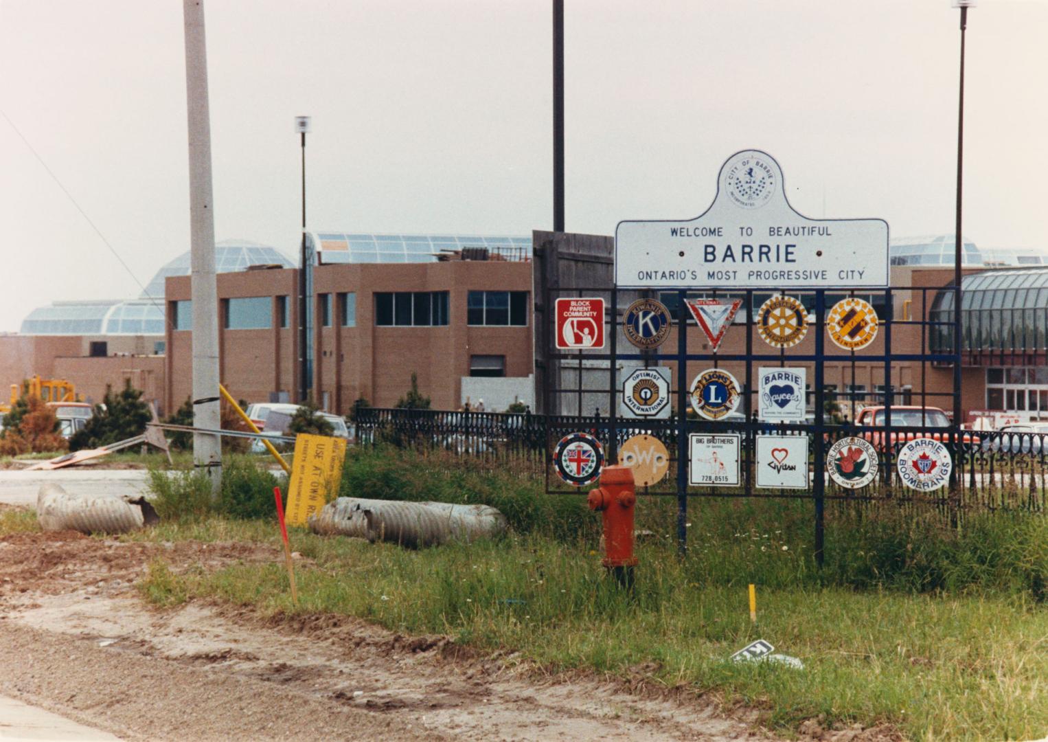 Welcome sign, Bayfied street, Barrie, Ontario