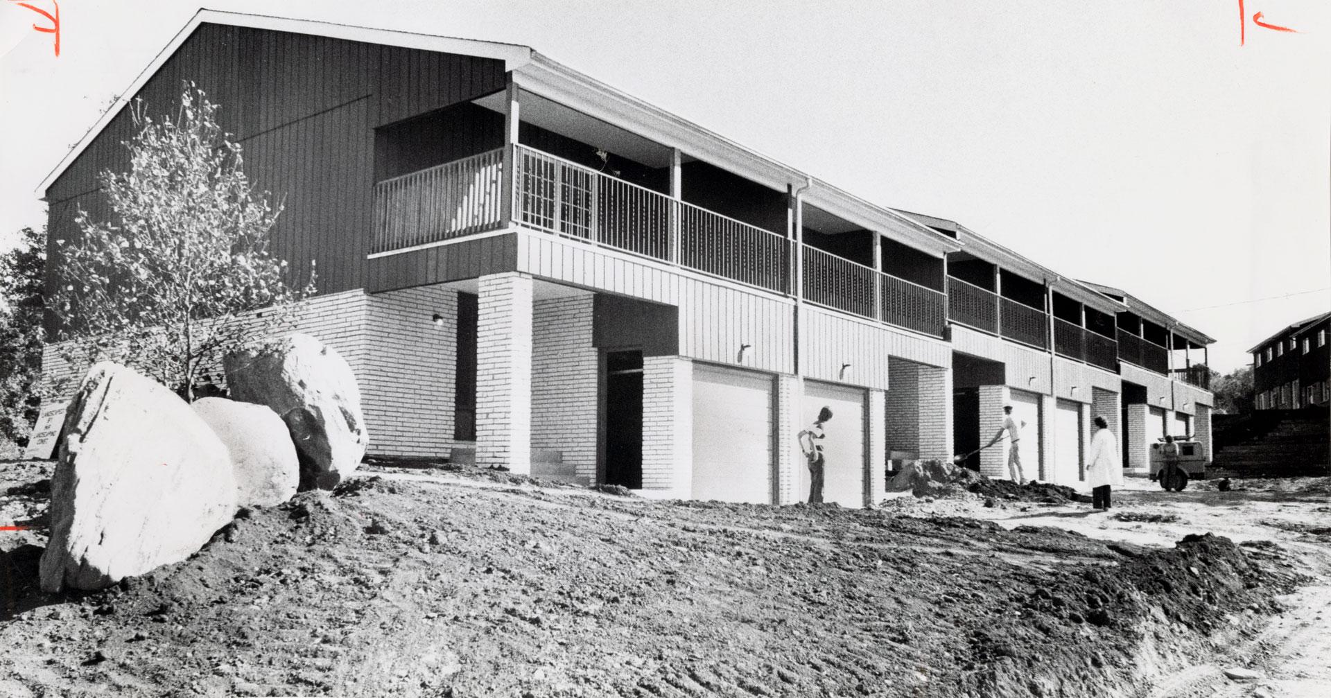 Condominium townhouses on Lakeview Court have a good view of Lake Simcoe, Beaverton, Ontario