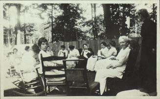 Women knitting socks for the troops