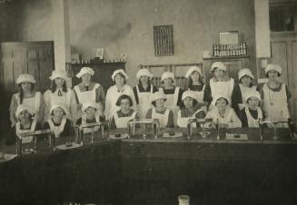 Winchester Street School, home economics class. Toronto, Ont.