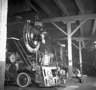 C.N.R., Mimico Yards, New Toronto St., north side, between Dwight & Kipling Aves., roundhouse, INTERIOR