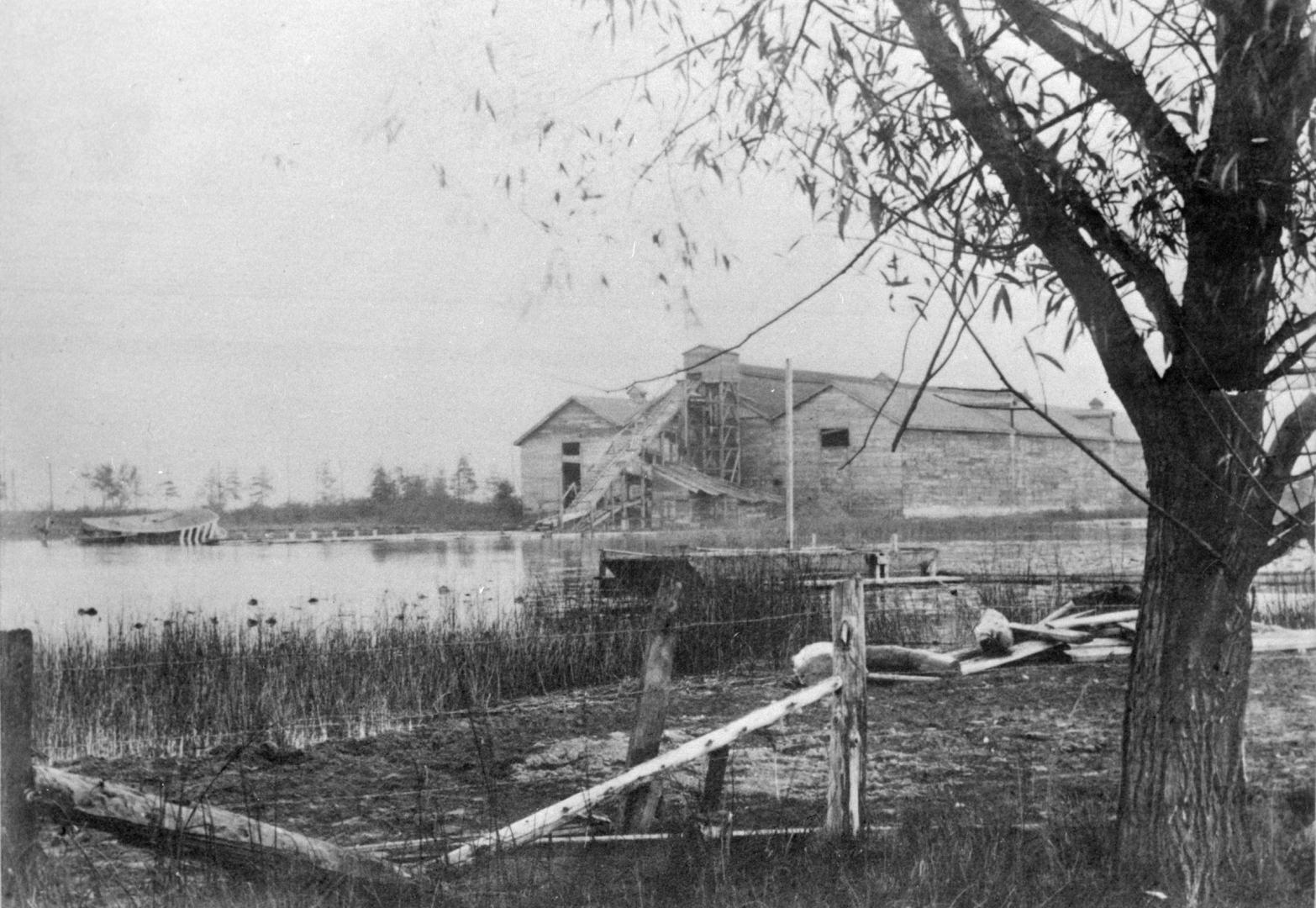 Grenadier Ice & Coal Co., Lakeshore Road., north side, e. of Ellis Avenue