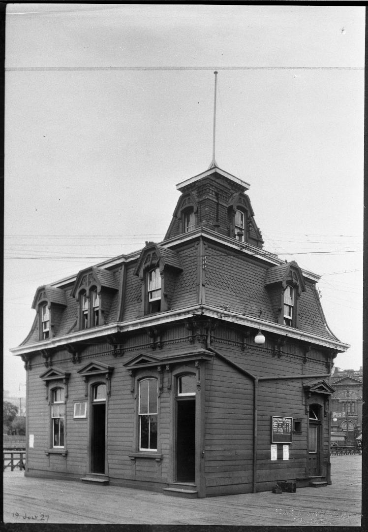 Yonge Street Wharf, Esplanade E