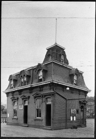 Yonge Street Wharf, Esplanade E