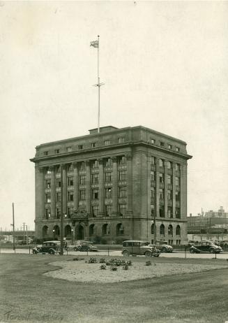 Image shows a multi-floor building of the Toronto Harbour Commission.